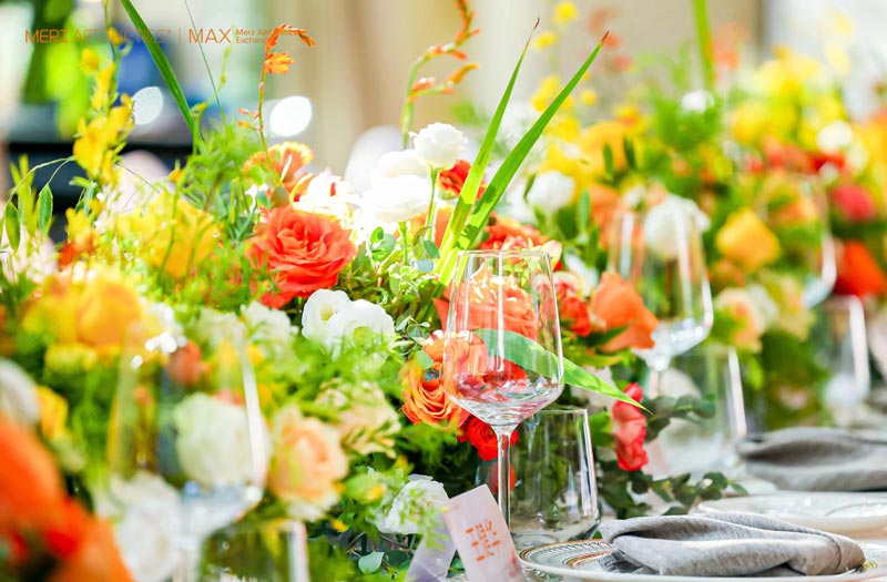 活動(dòng)現(xiàn)場(chǎng)鮮花藝布置怎么選擇呢？